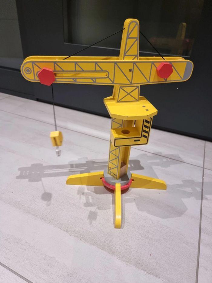 Belle grue jaune en bois 🏗 - photo numéro 2