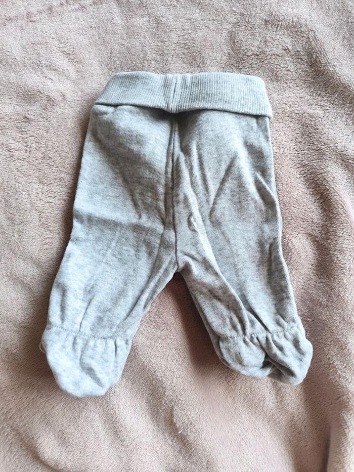 🌸 Joli legging Kiabi gris clair naissance - photo numéro 2