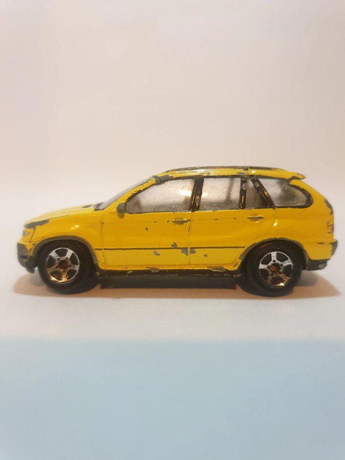 RealToy BMW X5 Jaune - 1/61 - photo numéro 11