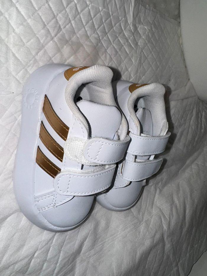 Basket Adidas neuve - photo numéro 1