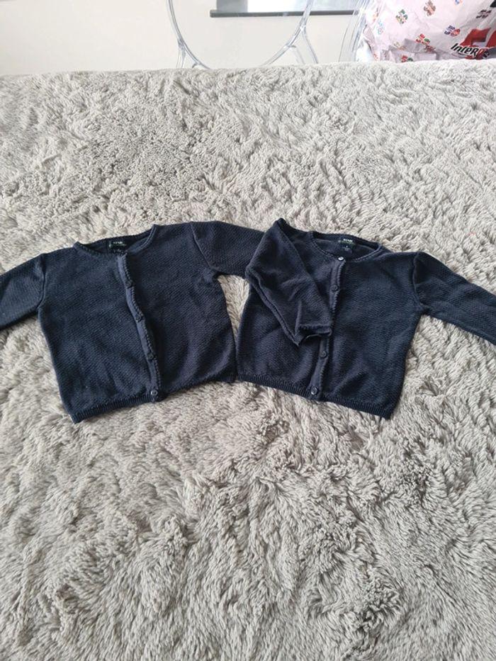 lot de 2 gilets bleu marine kiabi 6 mois - photo numéro 1