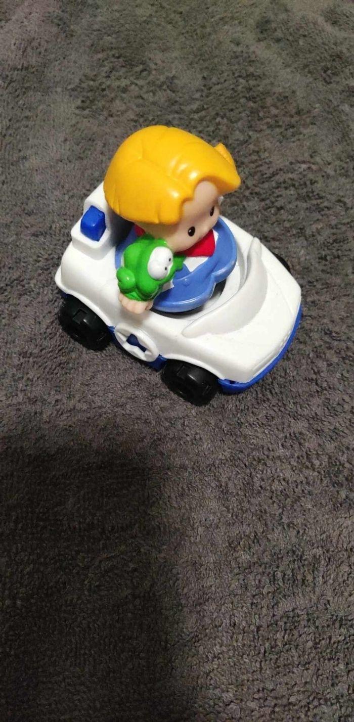 Petite voiture + figurine Fisher Price