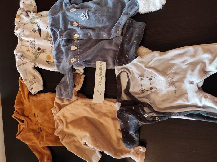 Lot pyjamas taille naissance