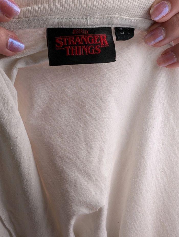 T-shirt long stranger things noir blanc et rouge - photo numéro 6