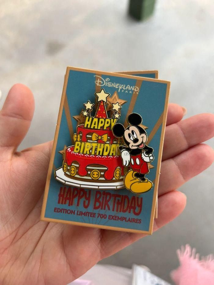 Pins anniversaire Donald et Daisy et Mickey - photo numéro 2