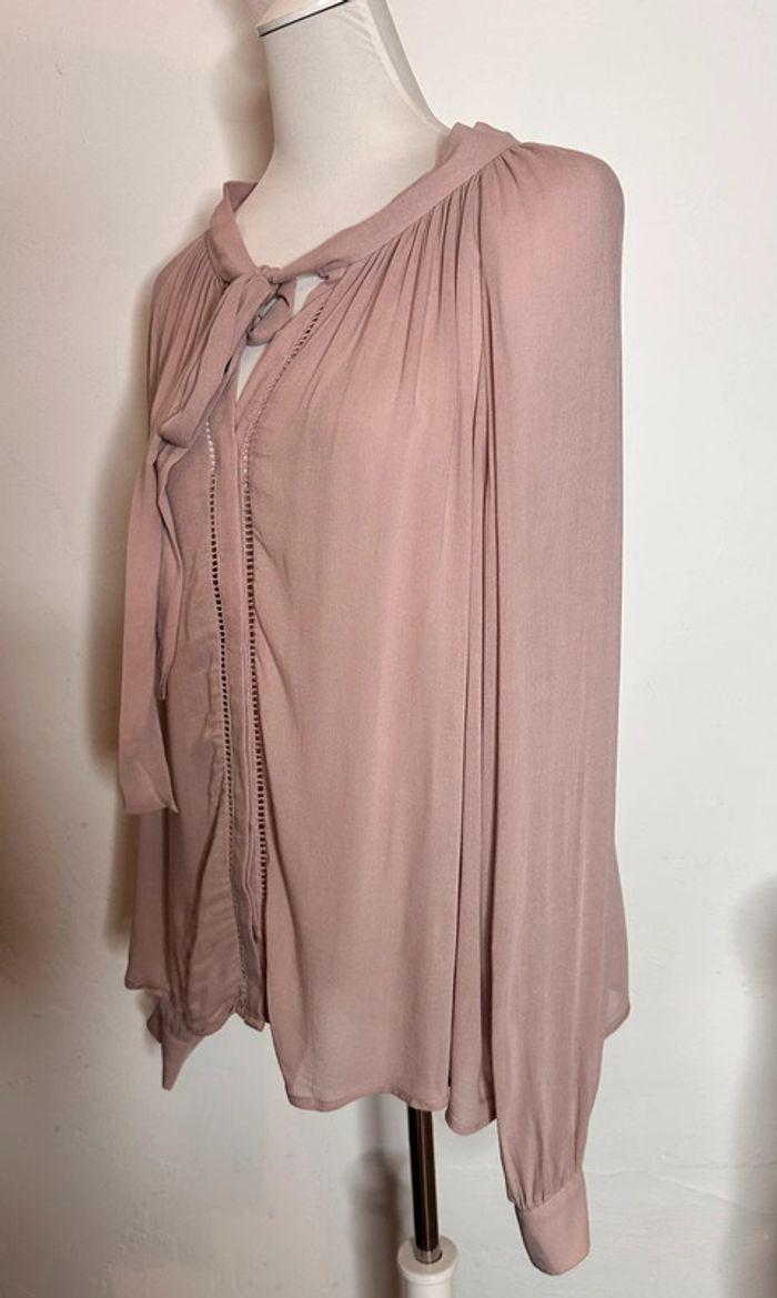 Blouse fluide Mango bois de rose col lavallière taille S - photo numéro 2