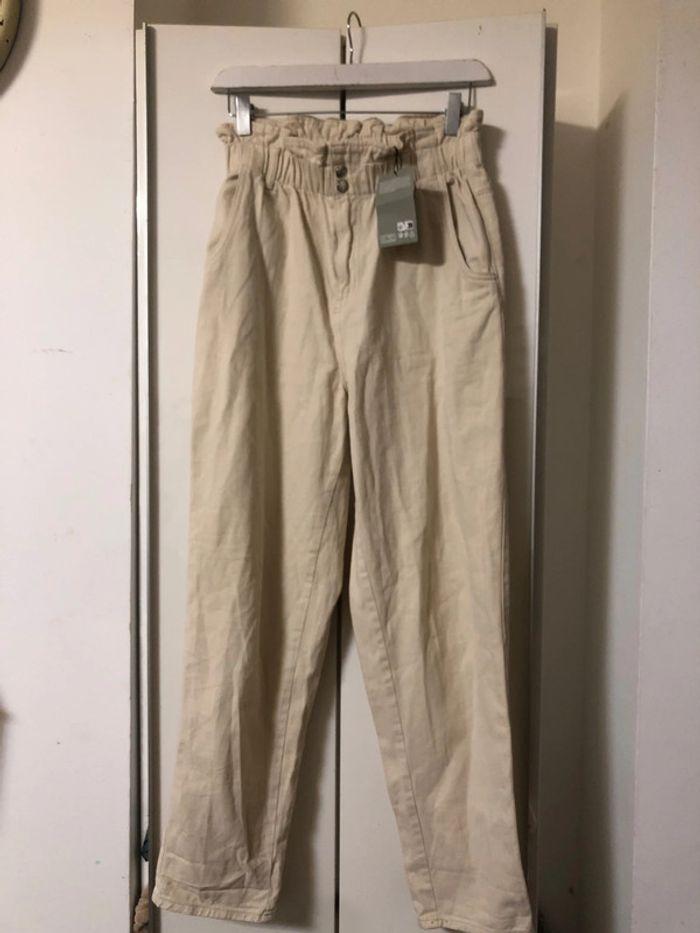 Pantalon taille haute . Neuf . Taille 38 - photo numéro 1