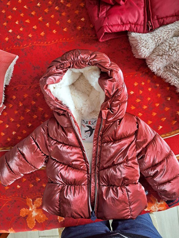 Beau manteau Ikks 6 mois rose foncé avec capuche  fourré à l'intérieur bien chaud - photo numéro 2