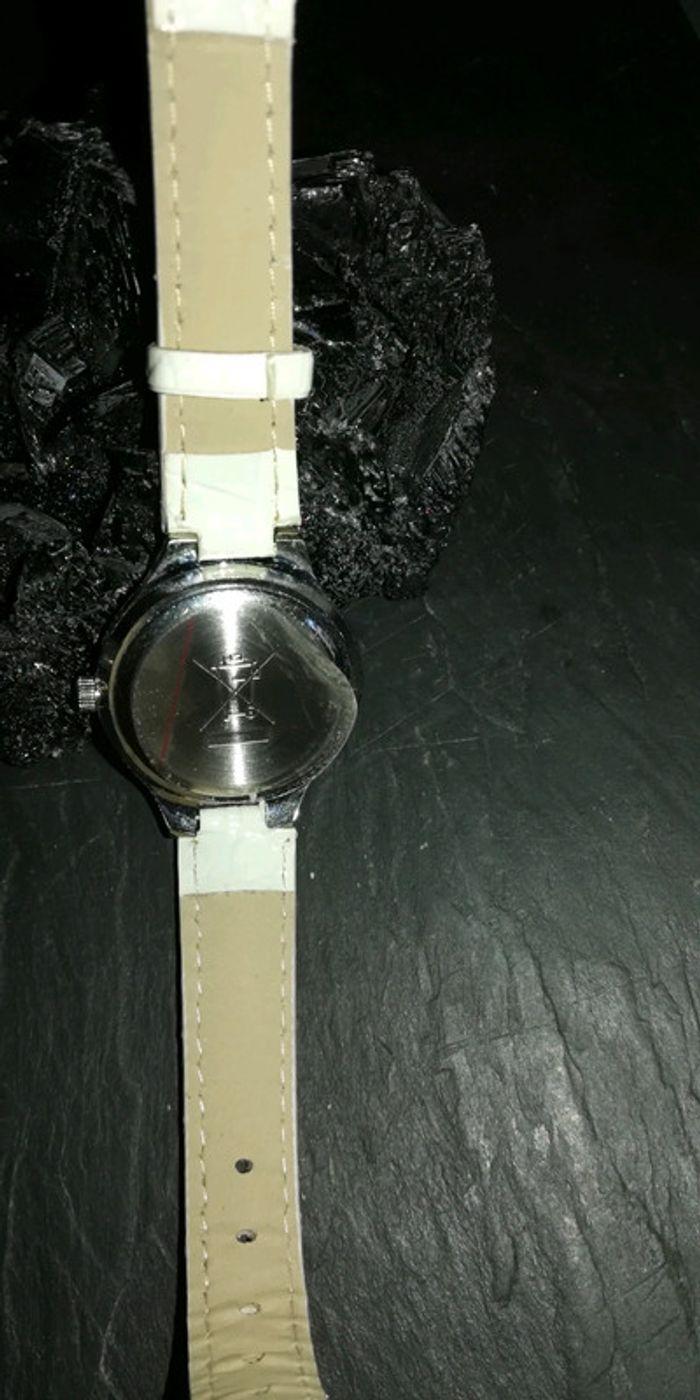 Montre blanche et strass - photo numéro 3