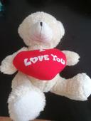 Ours en peluche blanc avec cœur rouge I love you