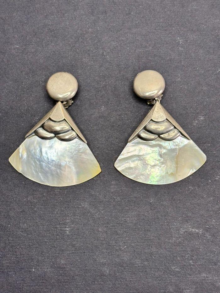 Boucle d’oreille vintage art deco , nacre et métal vintage 1970 bijoux ancien - photo numéro 1