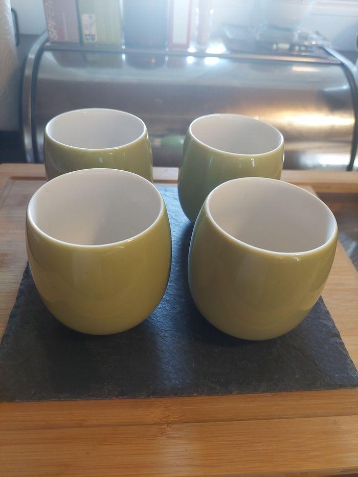 Lot 4 tasses posées sur une ardoise TBE - photo numéro 4