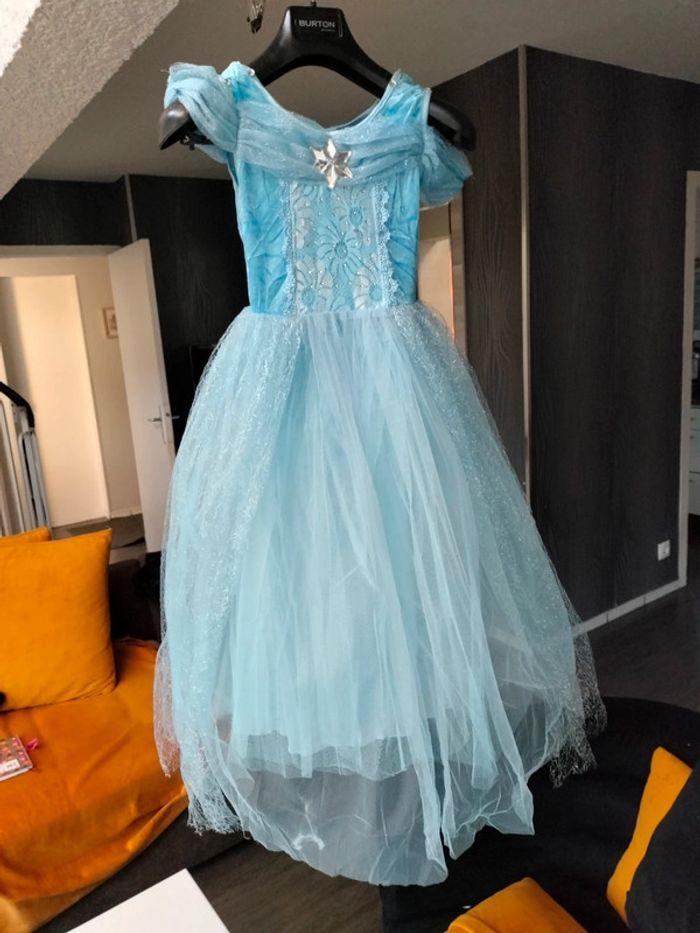 Robe de princesse bleu bouffante neuve T 140 - photo numéro 2