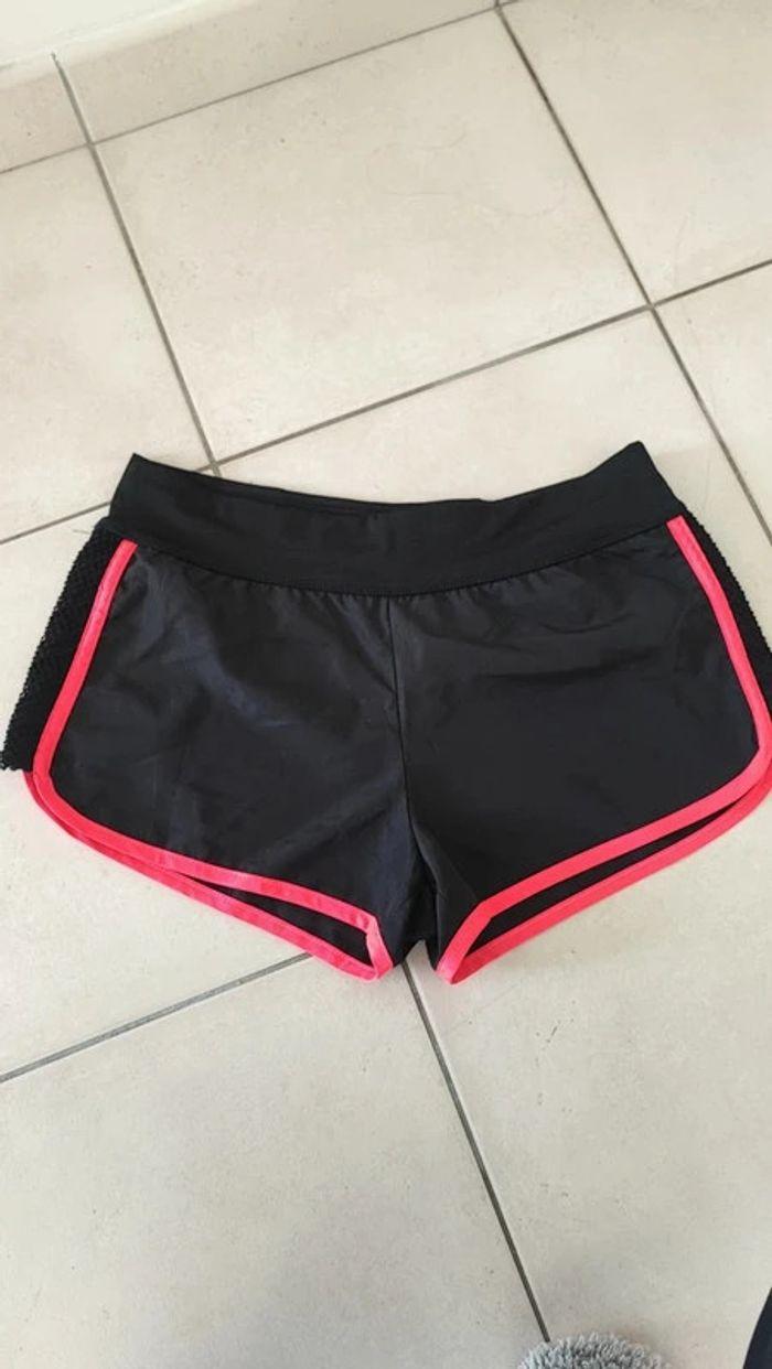 short noir et rose undiz