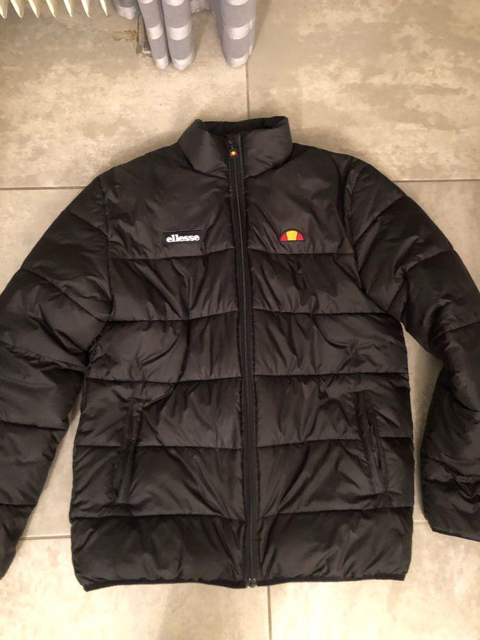 Doudoune Ellesse taille M neuve - photo numéro 1