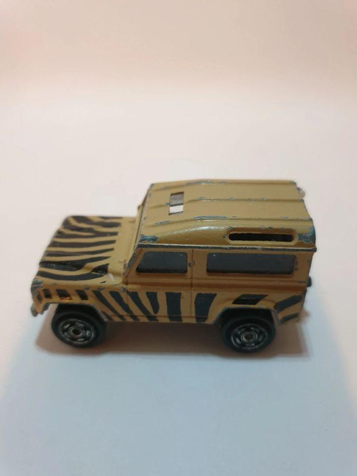 Majorette 266 4x4 Land Rover Defender 90 Safari - 1/60 🇫🇷 - photo numéro 12