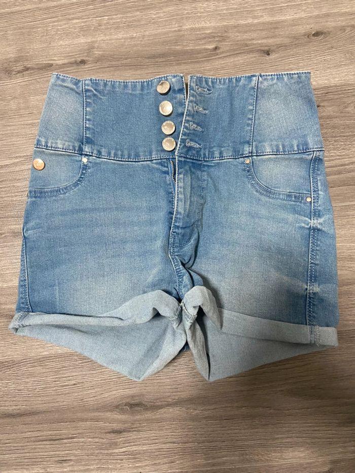 Short en jean bleu - photo numéro 1