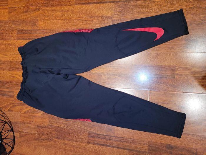 Pantalon survêtement nike - photo numéro 1