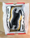 Baskets Nike air max 95 noir et doré black metallic gold pointure 39 neuves avec boîte