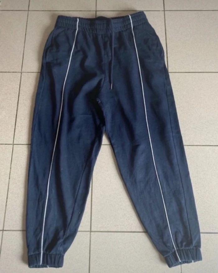 Pantalon jogging Assos. Taille M coupe large en très bon état - photo numéro 1