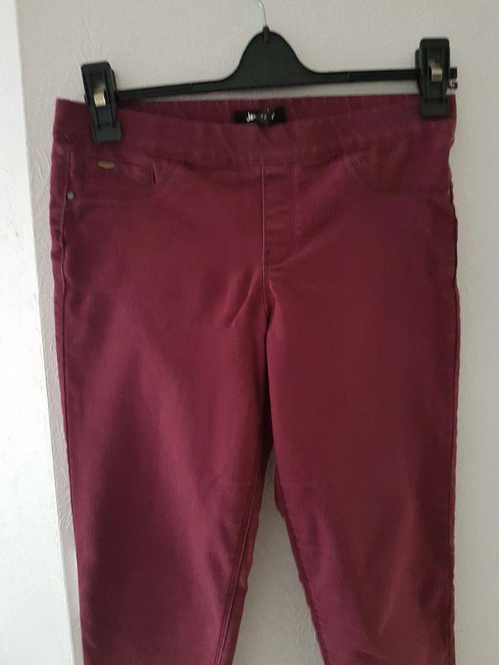 Jeans slim bordeaux Jennyfer taille 36. Petit prix ! - photo numéro 2