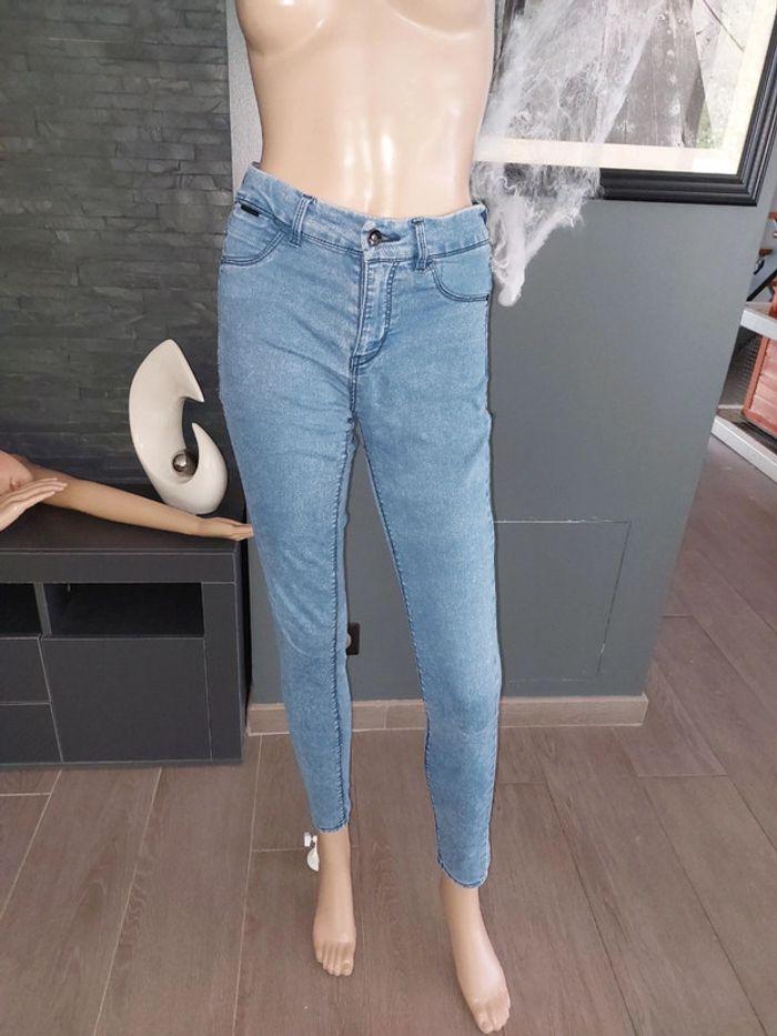 Pantalon léger pull&bear taille 36 - photo numéro 1