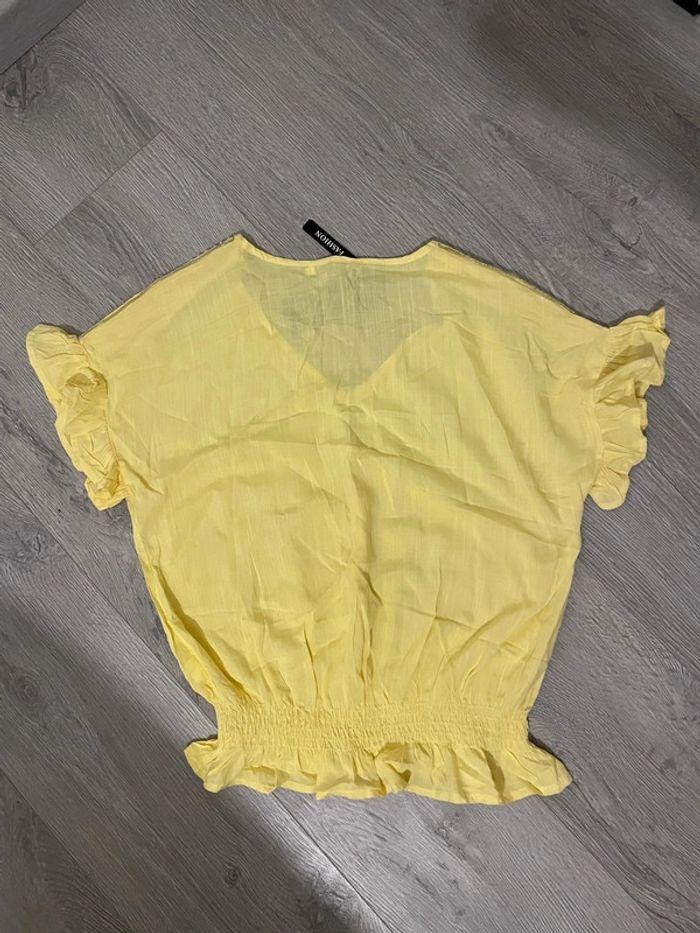 Blouse manche courte jaune col V volant manche et bas brodé doré épaule neuf fashion taille S/M - photo numéro 4