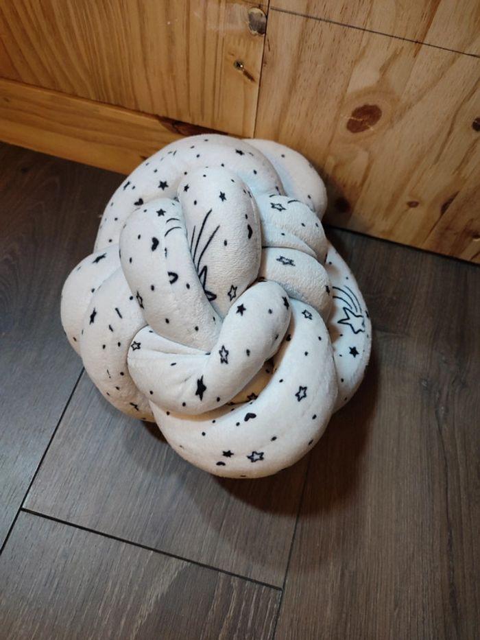 Coussin boule de préhension astronomie étoile homea très bon état - photo numéro 3