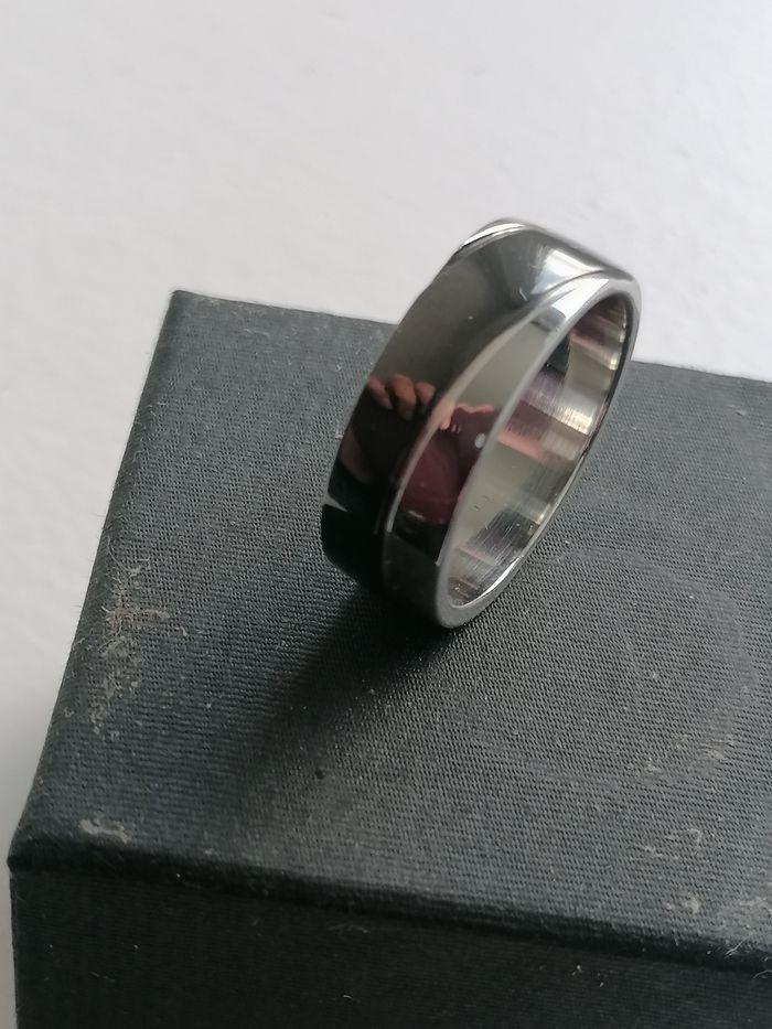 Bague couleur acier et noire - photo numéro 4