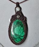 Pendentif en malachite et macramé