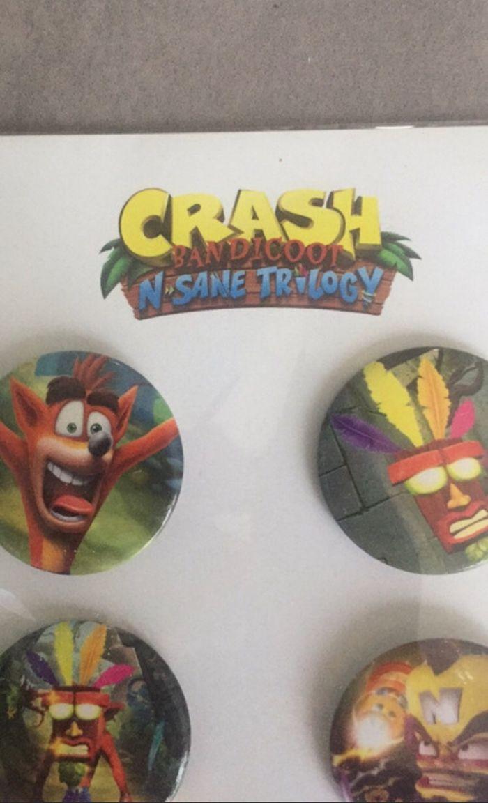 Lot 4 badges crash bandicoot goodies neufs - photo numéro 2