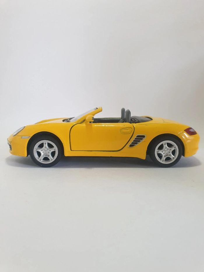 Kinsmart Porsche Boxster S Rétro Friction Jaune - 1/34 - photo numéro 13