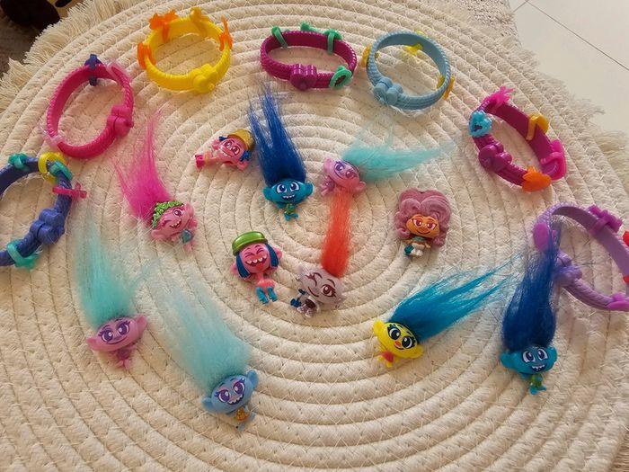 Trolls bracelets et figurines - photo numéro 1