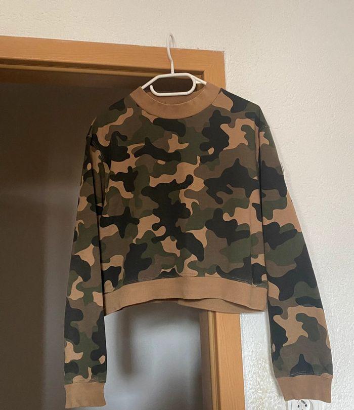 💚 Jolie pull court Camouflage Jennyfer 💚 Très bon état 💚 - photo numéro 1