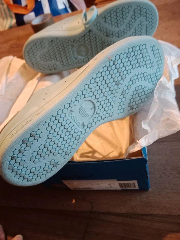 Basket Adidas édition limité bleu glacé fille 35 - photo numéro 13