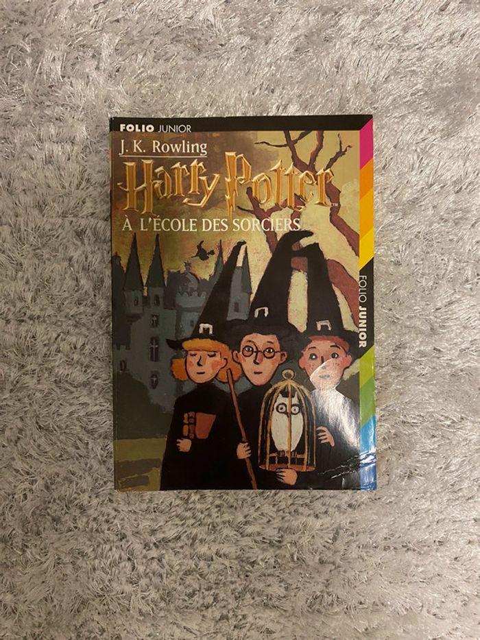 Livre - Harry Potter A l’école des sorciers - photo numéro 1