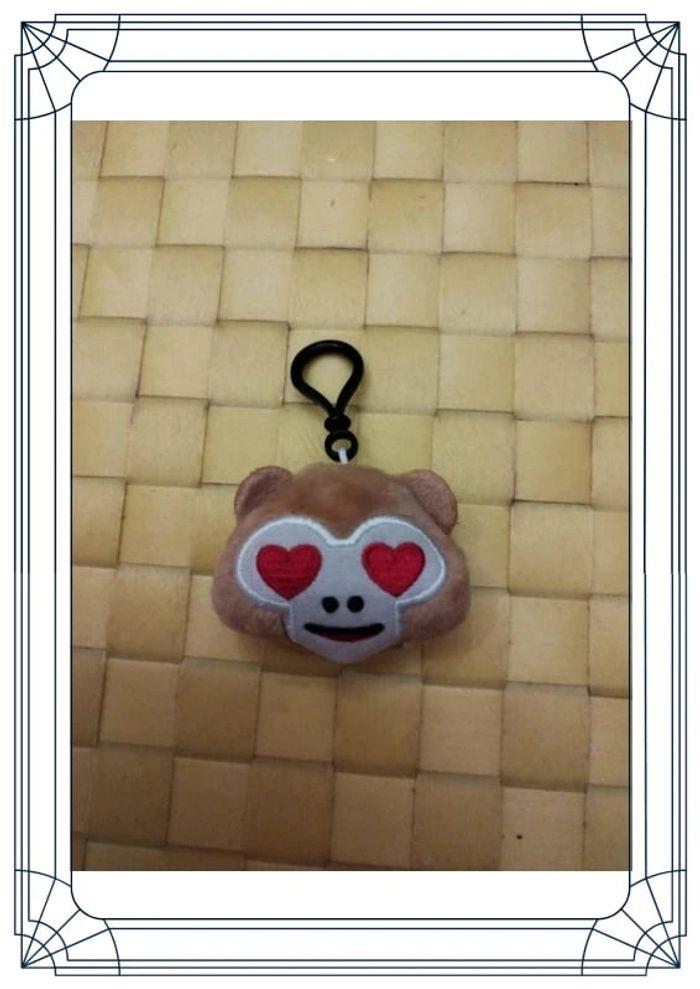 Porte clé keychain singe emoji monkey - photo numéro 1