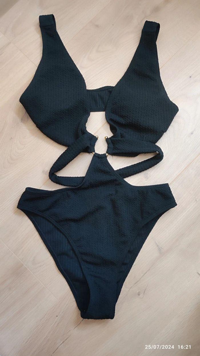 Maillot de bain neuf noir 1 piece avec bijou au centre - photo numéro 1