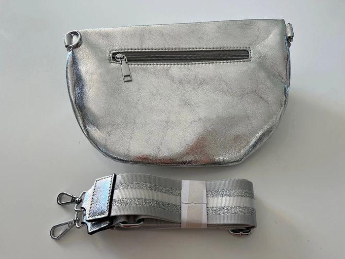 Sac banane Neuve pochette argentée avec sangle blanche argent - photo numéro 2