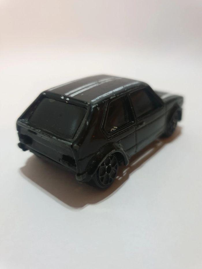 Maisto VW Golf GTI mk1 Black/White - 1/64 - photo numéro 7