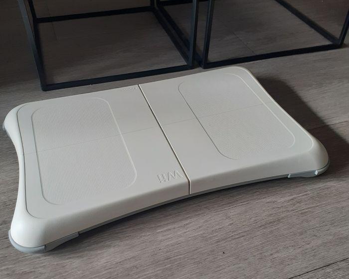 Wii avec balance board 7 jeux et accessoires - photo numéro 2