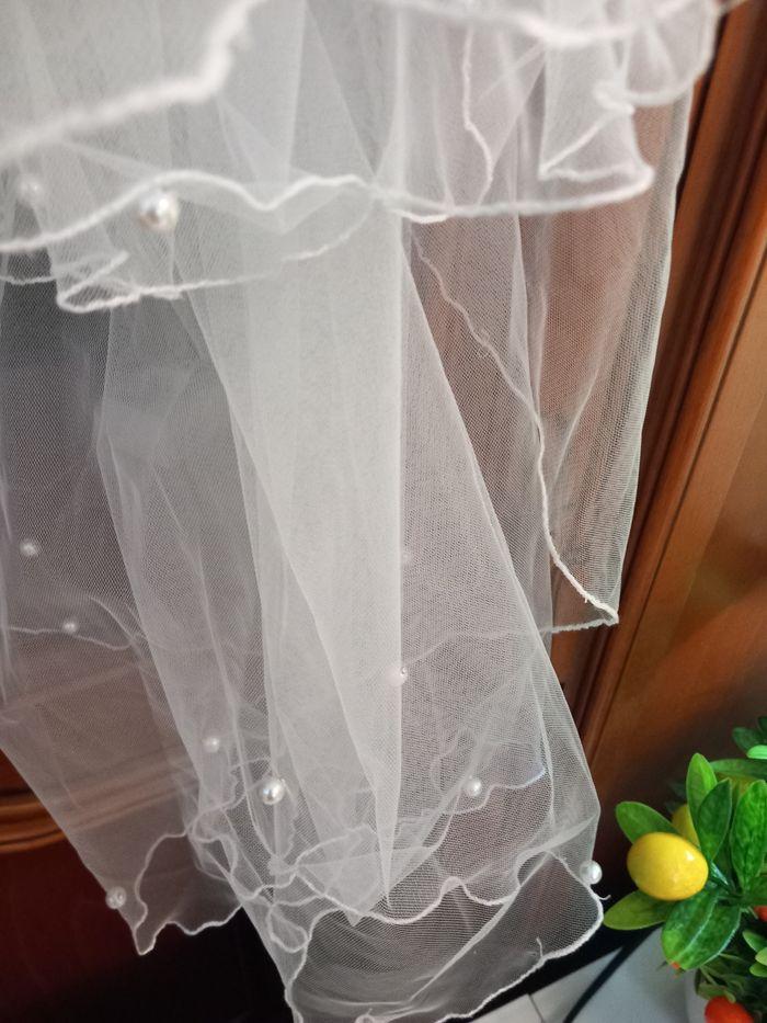 Voile de mariée en tulle  couleur blanc à 2 volants   avec groupes   de perles fines - photo numéro 7