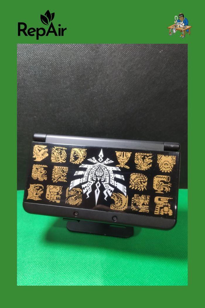 New Nintendo 3DS - Coques Monster Hunter 4 - 128Go - bon état - photo numéro 1