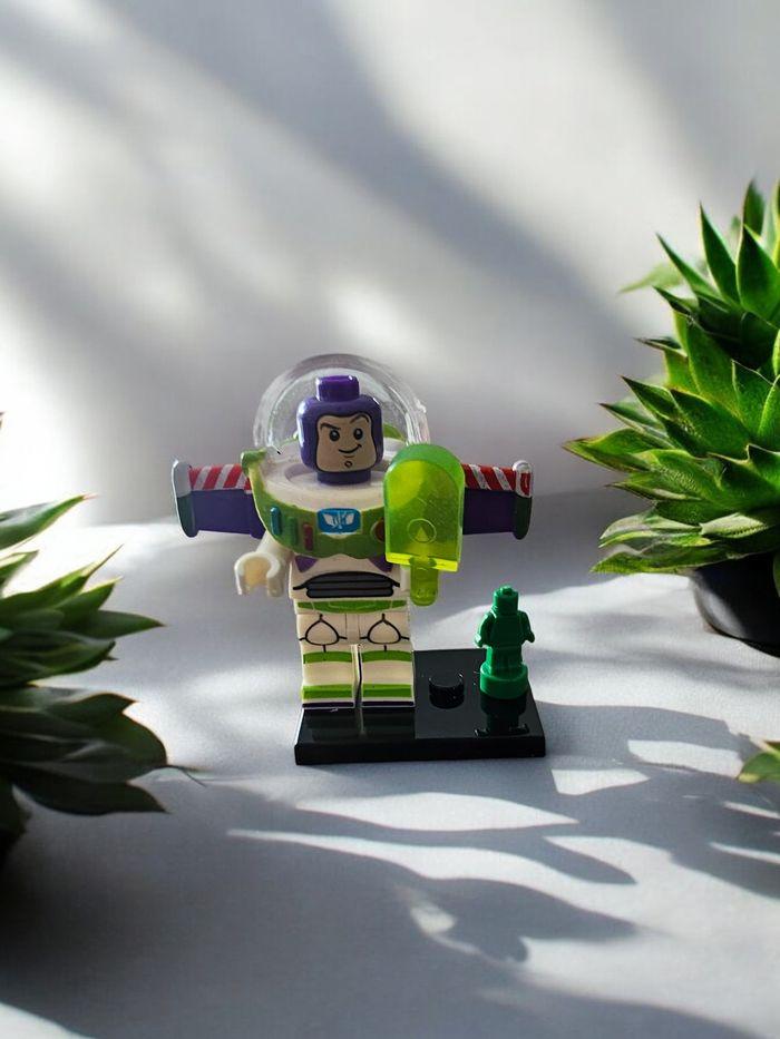 Figurine type lego Disney toy story