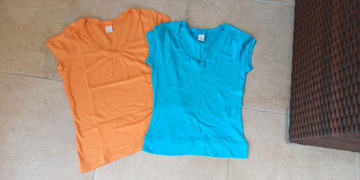 Lot de 2 tee shirt manches courtes bon etat