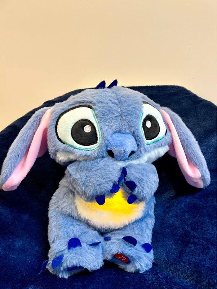 Peluche lumineuse Disney Stitch qui respire 🩵 - photo numéro 1