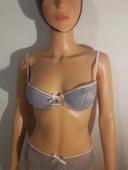 Soutien-gorge gris et couleur nude taille 90B