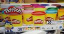 Coffret 20 pots de pâte à modeler Play Doh.