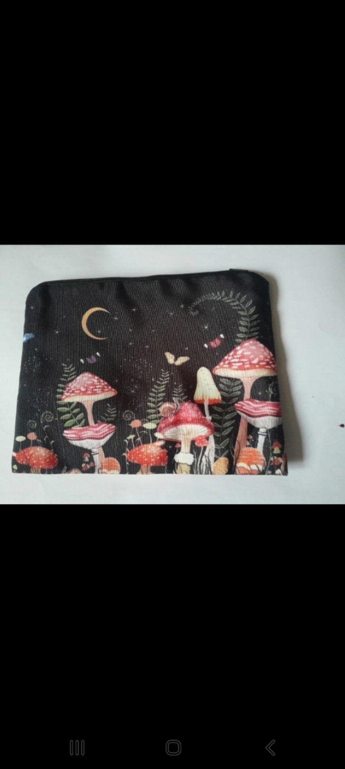 Trousse à maquillage champignons