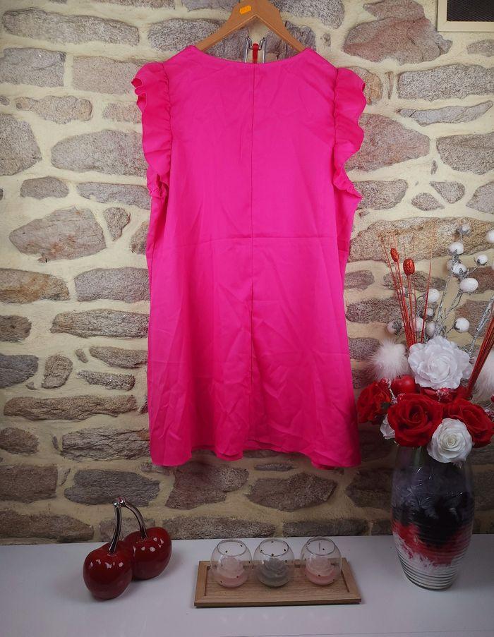 Robe manches volantées rose vif Femme taille 52 marque Asos 🍬 - photo numéro 3